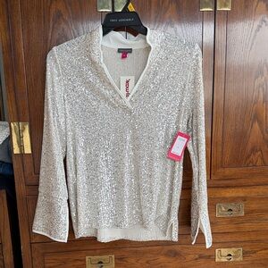 Vince Camuto Silver Sequin V-Neck Long Sleeve Blouse